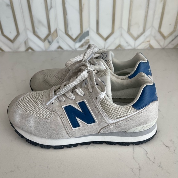 New Balance 574 Kids Boys 3 Ragged White Royal Blue Suede Sneakers US - Picture 4 of 13